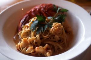 【下北沢の本格イタリアン】薪窯焼きピッツァと豊富なワインが楽しめる「ラ・ベファーナ 下北沢」